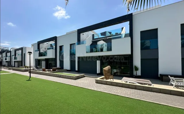 Se vende ático de 2 dormitorios en la primera planta con solárium privado en Oasis Beach XII, El Raso, Guardamar del Segura — 41