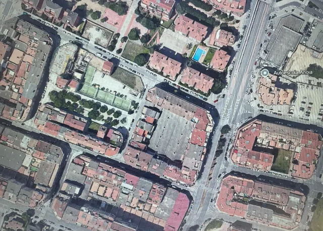 TERRENO DISPONIBLE  para edificar pisos ZONA INMEJORABLE de igualada — 2