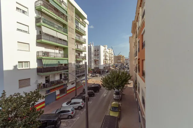 Piso de 3 dormitorios en Puerto de Estepona a 100 metros del paseo maritimo. — 4