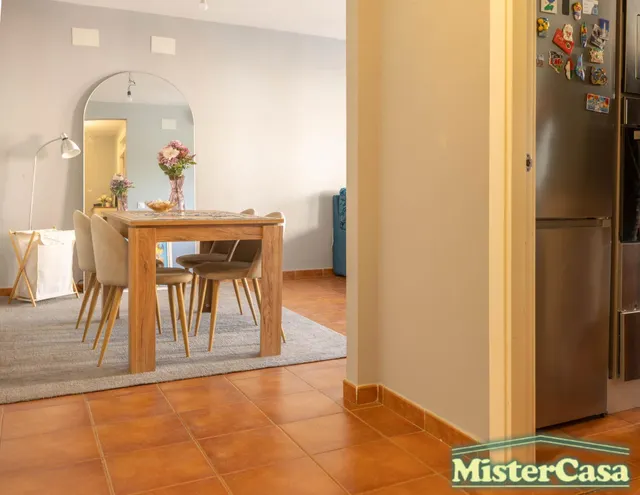 EXCLUSIVA. Piso zona sur VPO . 3 dormitorios , 2 baños , terraza . Plaza de garaje y trastero . — 9