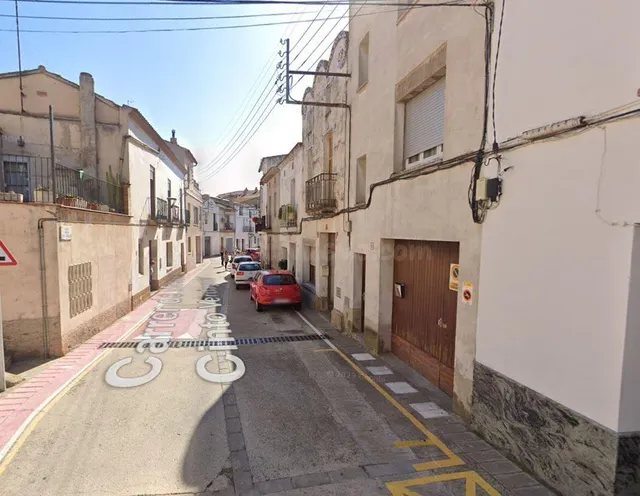 Se vende casa OKUPADA en Sant LlorenÑ§ d'Hortons (Barcelona)