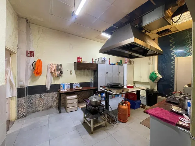 LOCAL EN AVENIDA SANTA COLOMA - foto 4