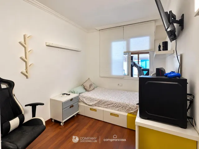 Piso con gran patio privado, terraza, parking y trastero en Tossa de Mar — 28