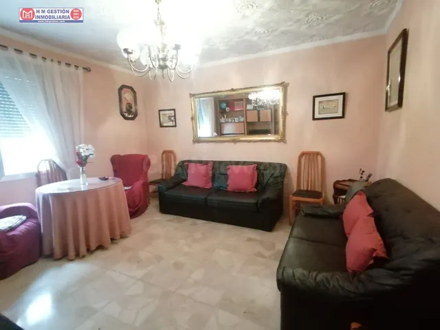 CASA CENTRICA CON VIVIENDA COMPLETA EN PLANTA ALTA Y OTRA EN