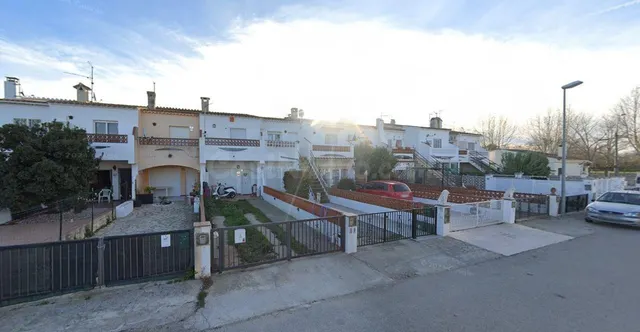 Se vende garaje OKUPA en Calle Puigmal de Castelló d'Empúrie - foto 3