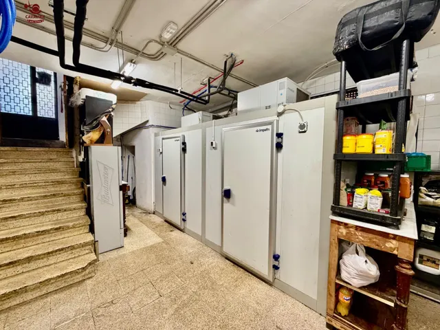 Espectacular Bar Restaurante en el centro urbano con una superficie de 200m2 distribuidos en una planta comercial de 110m2 más almacén de 90m22 — 18