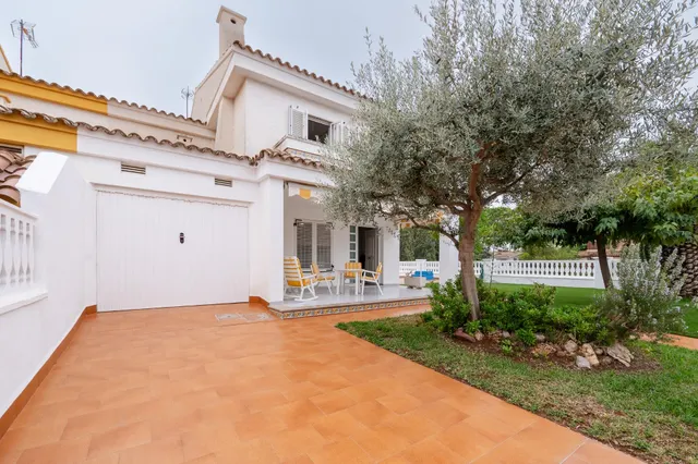 Amplia vivienda con piscina privada, terraza y garaje cerrado — 34