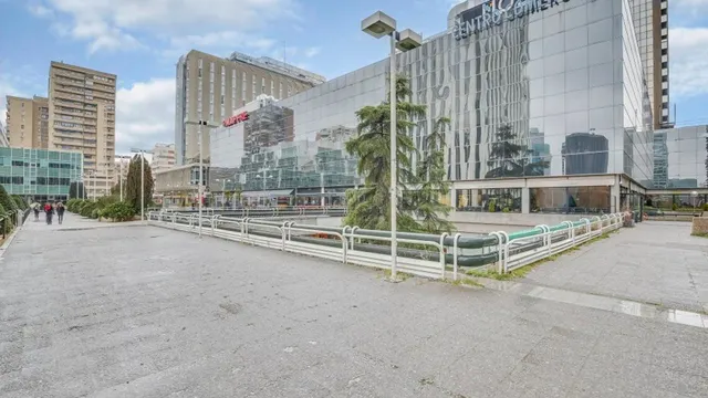 Oficina en alquiler en Avenida Av. del General Perón — 7
