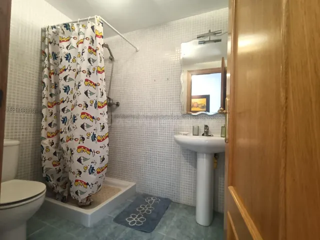 EXCLUSIVO APARTAMENTO EN EL CENTRO DE ROSES - foto 2