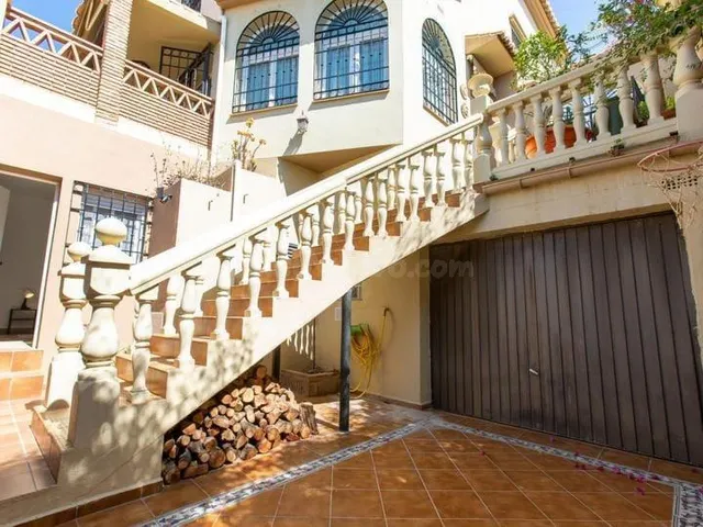 HERMOSO CHALET EN LA CALA DEL MORAL A 500M DE LA PLAYA CON P - foto 4