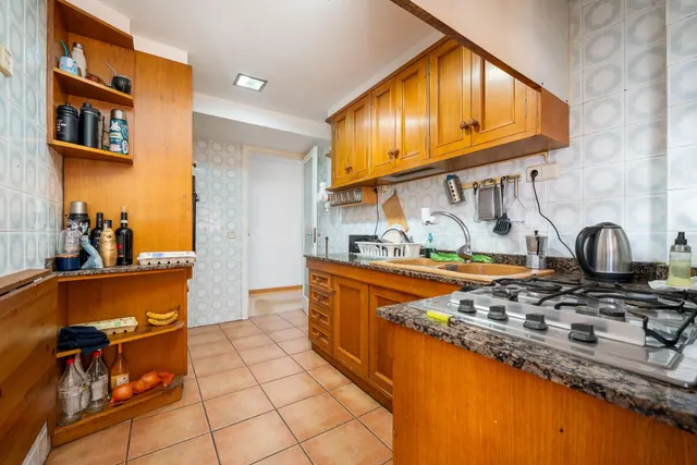 Venta cuarta planta 3 habitaciones sin ascensor Reyes Católicos — 4