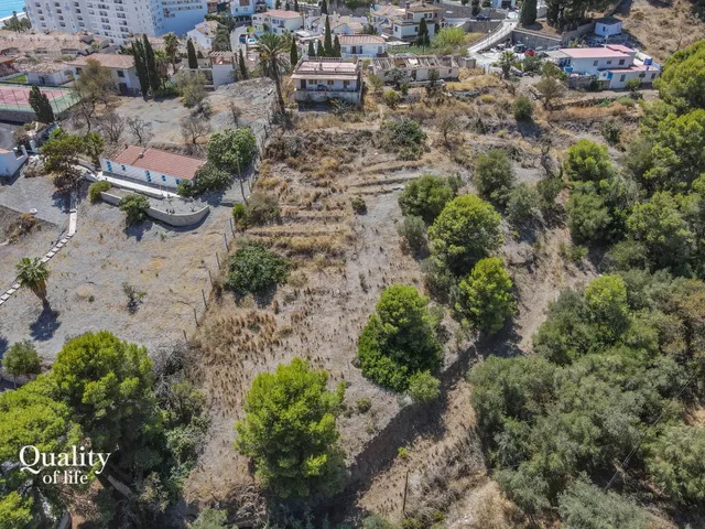 FINCA CON VISTAS AL MAR · DOBLE ACCESO · A 2 MINUTOS DE LA PLAYA · GRAN POTENCIAL RESIDENCIAL — 10