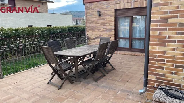 Gran chalet en urbanización de lujo en Navarrete