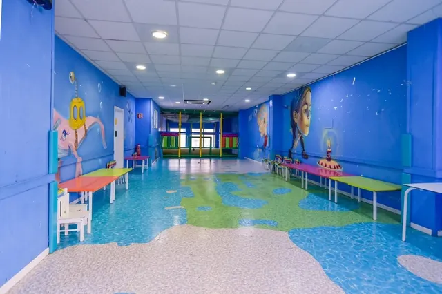 Local comercial 300m² en venta - LA PUNTICA — 7