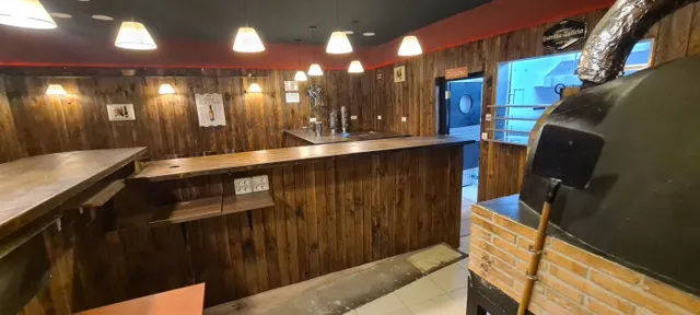 LOCAL EN LLOGUER (TRASPÀS DE NEGOCI) — 10