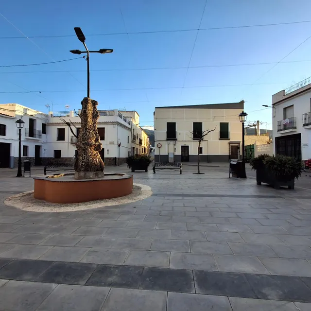 VIVE EN EL CENTRO: PISO CON ENCANTO EN LA PLAZA — 35