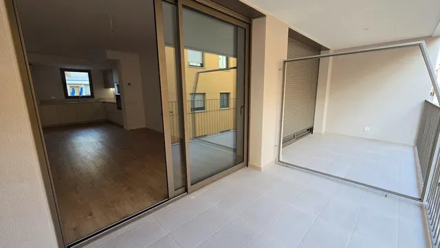 Piso nuevo a estrenar, con terraza, pk, trastero, ascensor y patio comunitario. Súper céntrico. — 10
