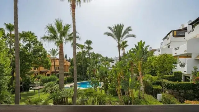 Chalet adosado en la Milla de Oro de Marbella — panorámica de La Concha — 32