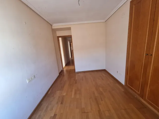 PISO AVDA. AMALIO GIMENO — 20