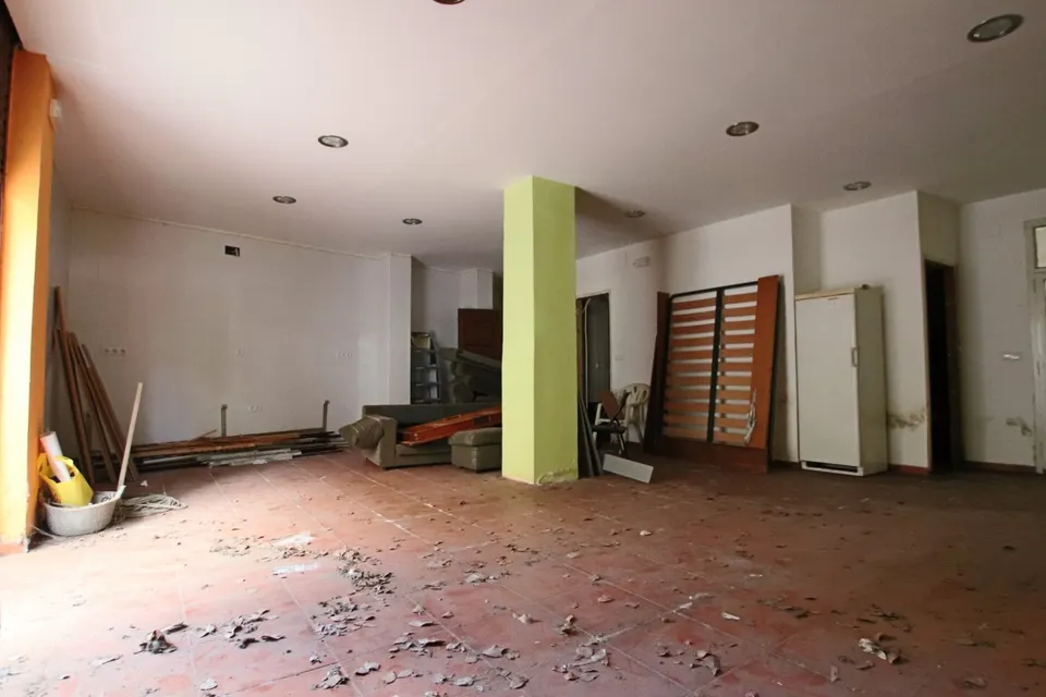 LOCAL IDEAL  PARA CUALQUIER  TIPO DE NEGOCIO, MUY  ZONA COMERCIAL