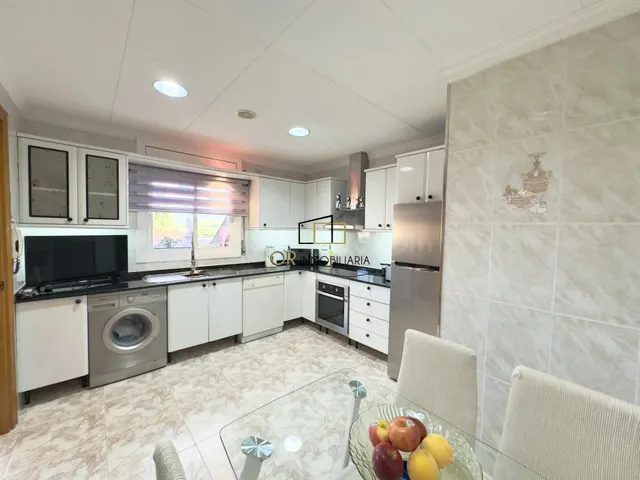 Encantadora casa familiar con dos viviendas y espacio exteri - foto 2
