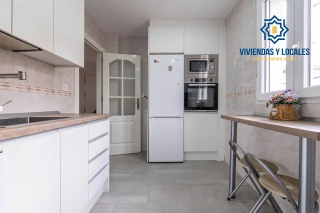 Encantadora Casa Reformada en Ogijares con Vistas y Espacios para Disfrutar — 12