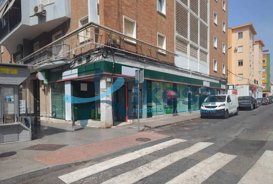 Venta de Local Comercial en Huelva, en Alcalde Federico Molina Orta (Isla Chica).