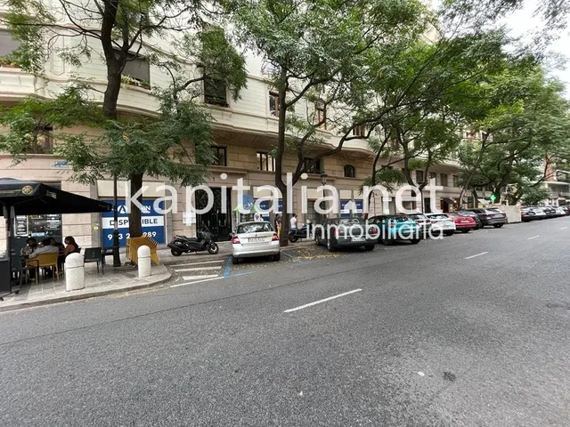 Local comercial en alquiler en el centro en Valencia (Valencia) — 41