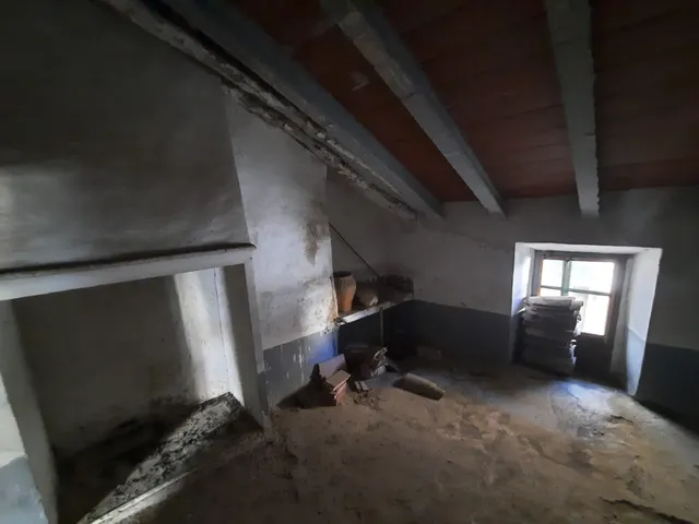 CASA CON PLANTA BAJA, PRIMERA ALTURA Y CAMARAS — 26