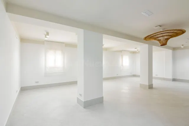 Amplio local comercial de 123m2, totalmente reformado en Zon - foto 2