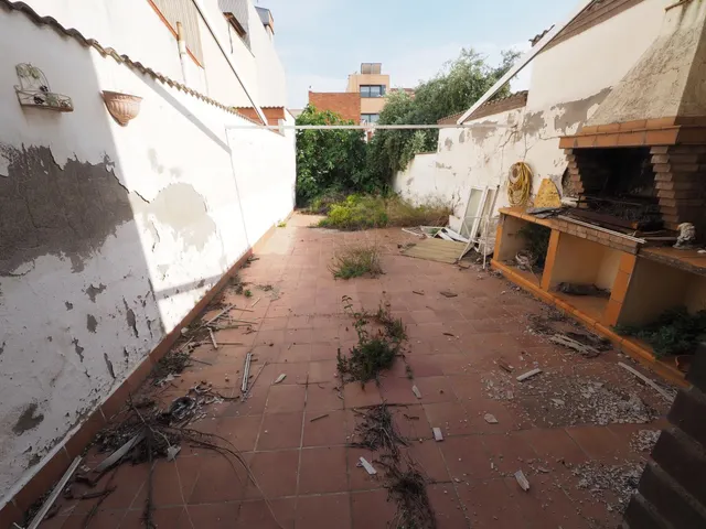 SE VENDEN CUATRO CASAS ADOSADA EN TERRASSA, ZONA SANT PERE NORD — 2