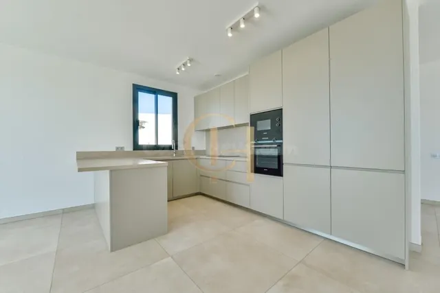 Moderna villa independiente con piscina privada y garaje — 38