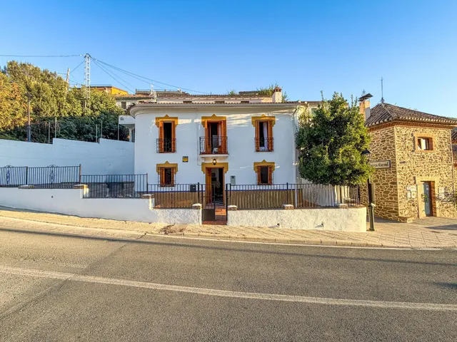 Casa independiente en la entrada de Pinos Genil. (A 10 minut - foto 3