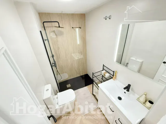 MODERNO, ACOGEDOR Y EXTERIOR EN RESIDENCIAL CON PISCINA Y BALCÓN — 24