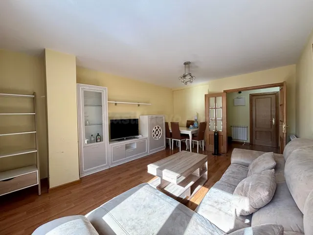 VENTA PISO AMPLIO ZONA CENTRO DE PONFERRADA - foto 2