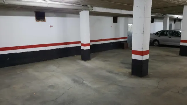 Amplio piso en el centro de la ciudad con 3 dormitorios y plaza de garaje — 17