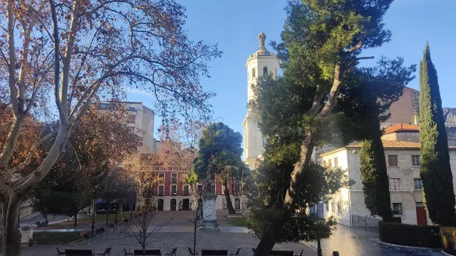 PISO ALQUILER AMUEBLADO EN PLAZA UNIVERSIDAD - VALLADOLID — 2