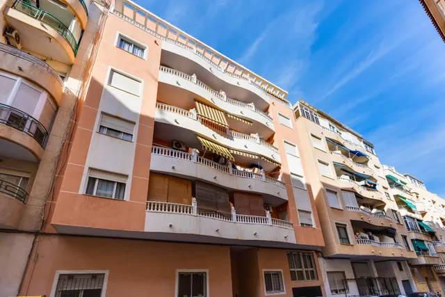 ☀️ ¡Tu nuevo hogar te espera! Piso reformado y luminoso con piscina comunitaria en una ubicación céntrica — 18