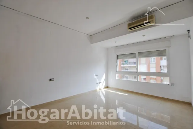¡GRAN OPORTUNIDAD! AMPLIO, BONITO Y EXTERIOR CON TERRAZA EN EL CENTRO — 24