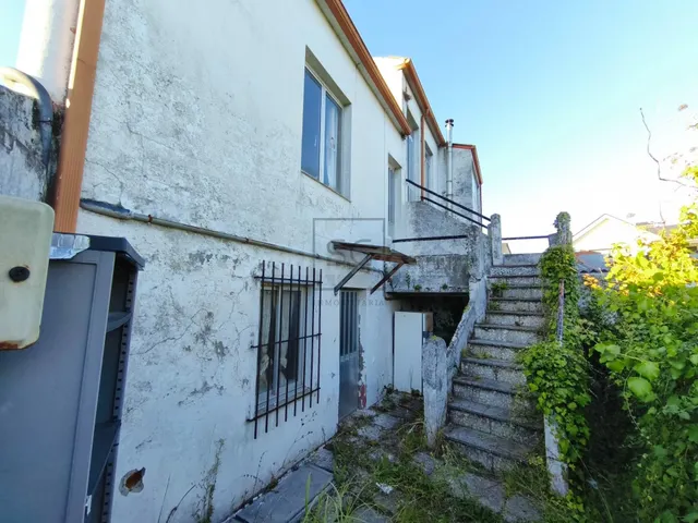 Dos viviendas independientes con finca en Ferrol - foto 3