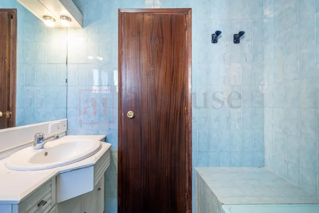 ÁTICO A REFORMAR CON BALCON EN LA VILA DE GRACIA — 25