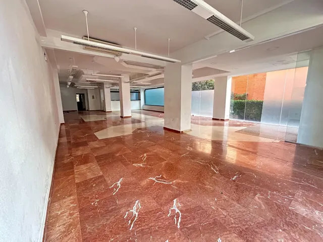 Excelente local comercial en zona privilegiada de Guadalajar