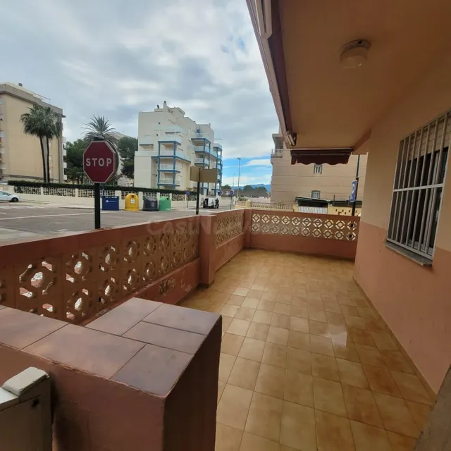 Magnífico bajo con gran terraza y 2 dormitorios en la playa  - foto 2