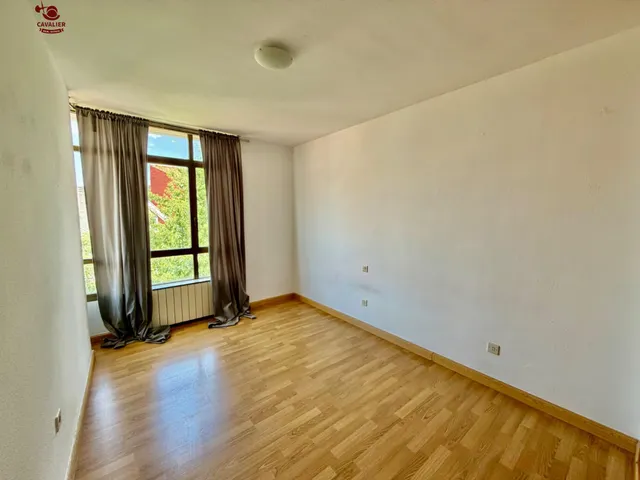 Piso exterior para entrar a vivir en 2ª planta de edificio sin ascensor. Con 115 m2 construidos, 3 dormitorios, 2 baños y terraza. — 13