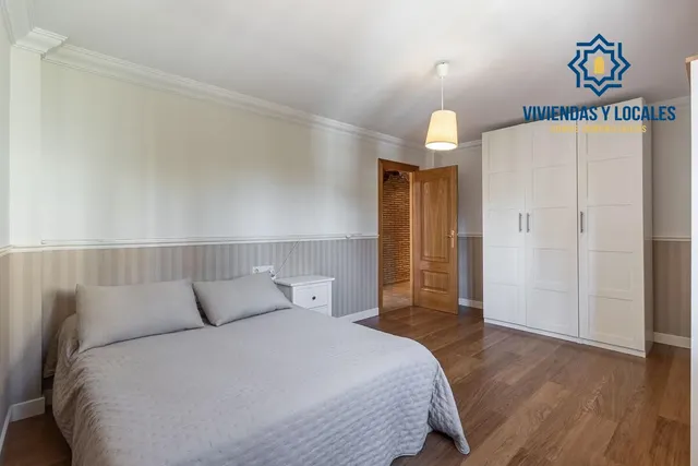 INCREÍBLE CHALET INDEPENDIENTE EN ZONA PRIVILEGIADA — 16