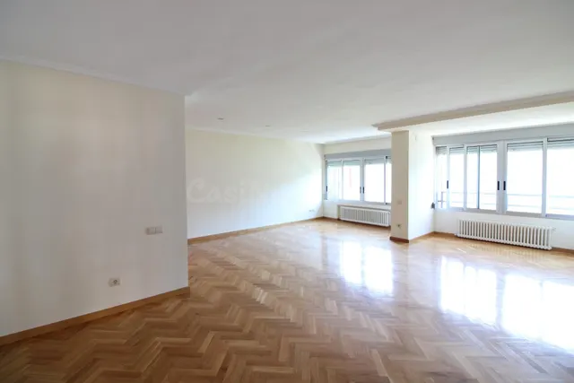 EXCLUSIVA VIVIENDA DE CASI 200M2, REFORMADA A ESTRENAR Y A P - foto 4