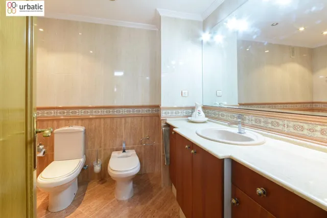 Piso de 3 habitaciones y vestidor con ascensor en el centro de Quart de Poblet — 24