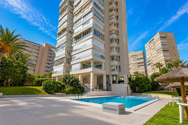 Vistas abiertas al mar y gran terraza en Cabo de las Huertas · 3 dormitorios y 2 baños — 44