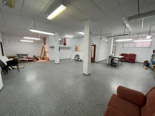 LOCAL CON POSIBILIDAD DE HACER VIVIENDA EN MALPARTIDA DE CÁC - foto 3