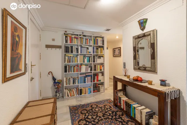 Exclusivo piso señorial con terraza en el Paseo del Salón (Cuesta de Escoriaza), con cochera y trastero. — 23